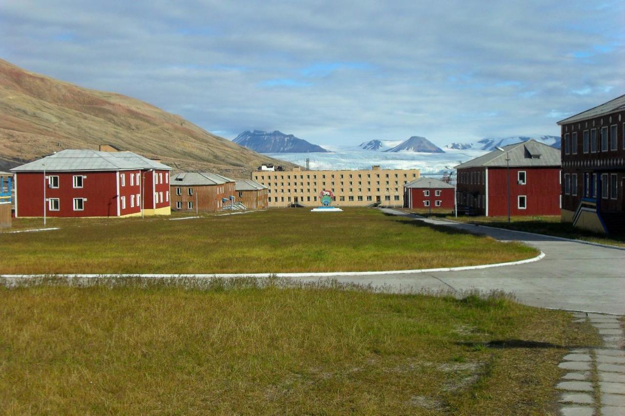 Hotel Pyramiden Exterior foto