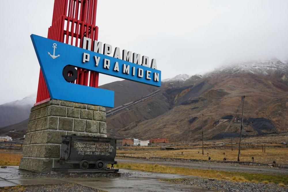 Hotel Pyramiden Exterior foto